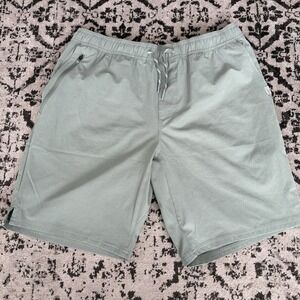 LL Bean Multi-Sport Performance Green  Shorts Mens Size M Reg 509468
